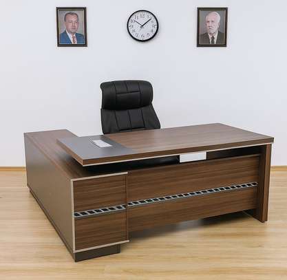 Office Desk; 1600mm Executive Wooden Office Desk image 3