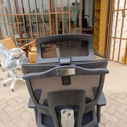 Office desks: Curved 4-seater corner workstation image 2