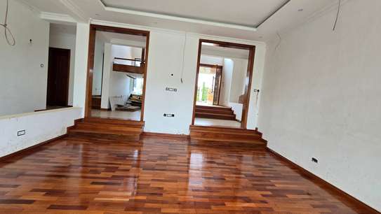 4 Bed House with En Suite in Kiambu Road image 13