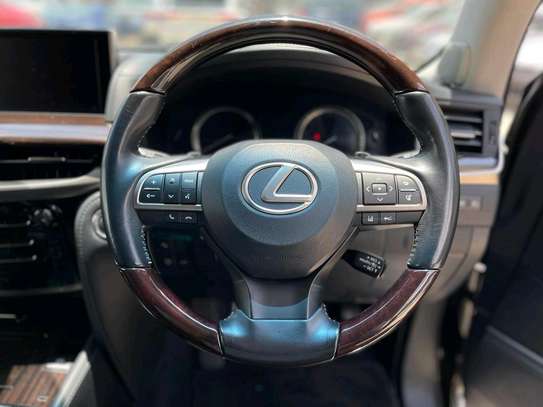 2016 Lexus LX 570 image 6