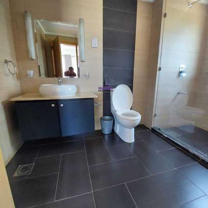 Serviced 2 Bed Apartment with En Suite at Brookside Drive image 9