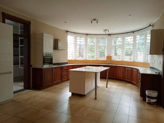 5 Bed House with En Suite in Rosslyn image 16