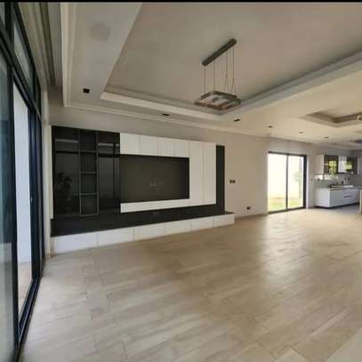 5 Bed Townhouse with En Suite in Lavington image 2