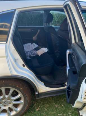 Honda CR-V pearl SUV Reliable Smooth Ride image 6