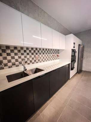 3 Bed Apartment with En Suite in Riverside image 16