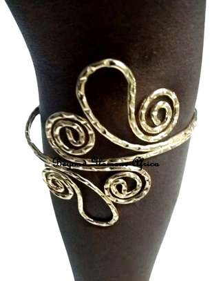 Womens Golden Spiral Armlet with earrings image 3