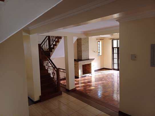 4 Bed Townhouse with En Suite in Rosslyn image 2
