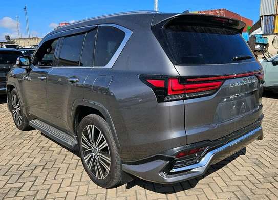 Lexus LX600 Petrol 2023 SPORT image 9