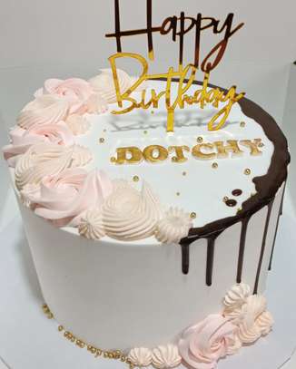 Customized cakes image 4