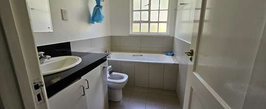 3 Bed Apartment with En Suite in Muthaiga image 10