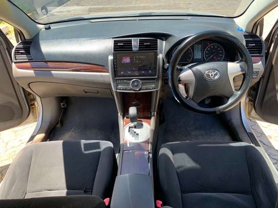 Toyota premio image 6