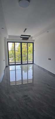 1 Bed Apartment with Gym in Kilimani image 1