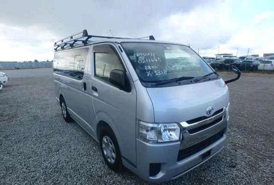 TOYOTA HIACE AUTO DIESEL NEW IMPORT. image 8