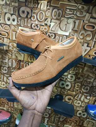 Clarks Leather Wallabees
Sizes;40....45
Unit price;?3500 image 1