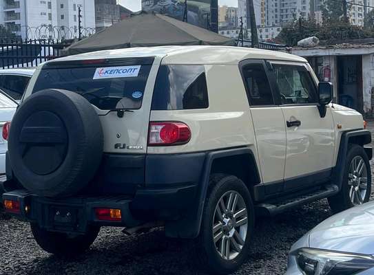 Make Toyota FJ Cruiser Beige color 2018 model. image 3