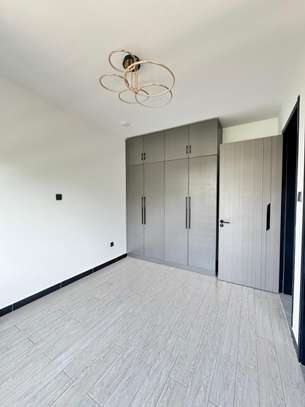 1 Bed Apartment with En Suite in Lavington image 5