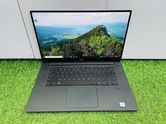 Dell precision 5520 laptop image 1