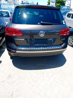 Volkswagen Touareg brown 🟤 image 7