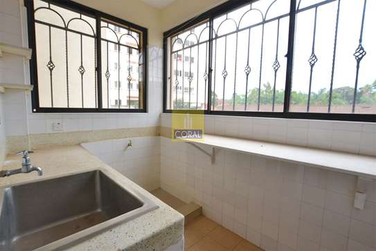 3 Bed Apartment in Brookside image 12