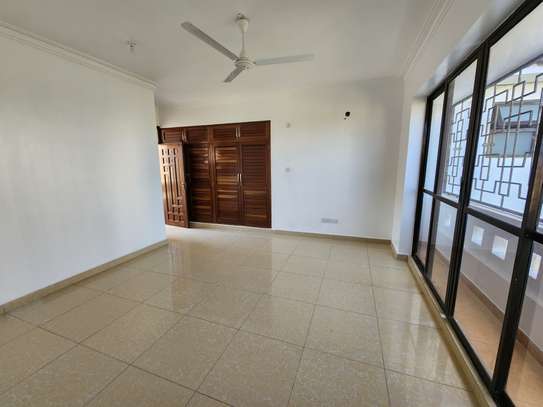 5 Bed Apartment with En Suite at Off Moyne Drive Nyali Beach image 5