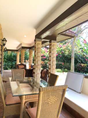 4 Bed House with En Suite in Windsor image 7