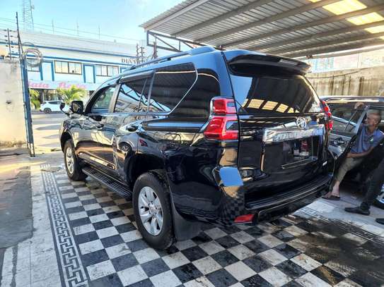Toyota land cruiser prado Diesel TX 5 seater black 2017 image 6
