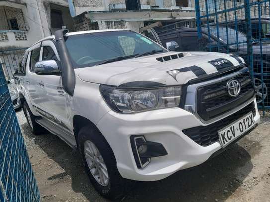 Hilux double cabin image 14