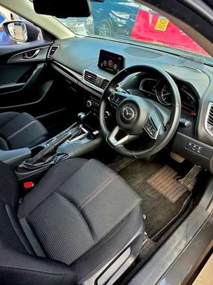 Mazda Axela hatchback image 6