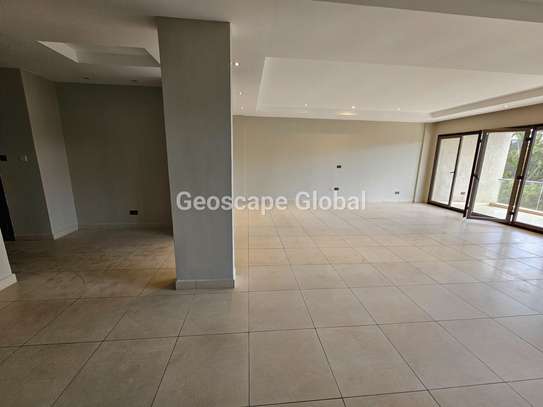 3 Bed Apartment with En Suite in Riverside image 7
