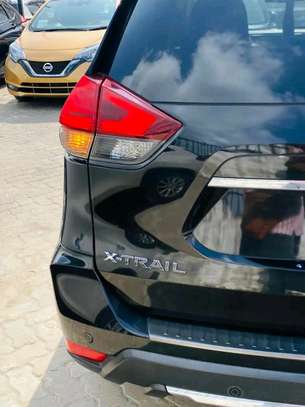 Nissan X-Trail Black sunroof 2018 4x4 image 12
