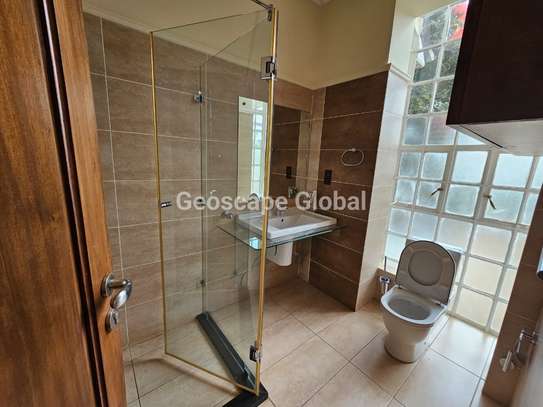 5 Bed House with En Suite at Westland image 6