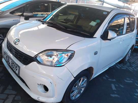Toyota passo white used on sale image 2