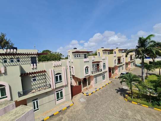 5 Bed Townhouse with Swimming Pool in Nyali Area image 6