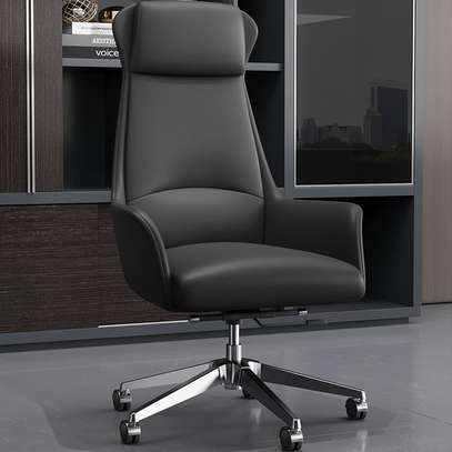 Modern Executive Chair – High-End Synthetic Leather image 3