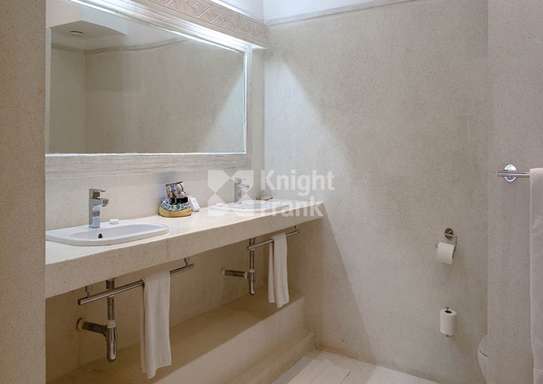 1 Bed Apartment with En Suite at Medina Palms image 9