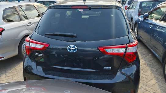 Toyota Yaris Hybrid black 2017 2wd 1500cc image 11