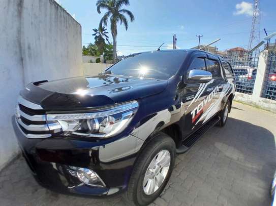 Toyota Hilux double cabin black 2017 image 5