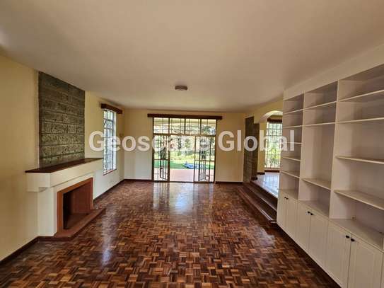 4 Bed House with En Suite in Rosslyn image 1