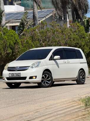 Toyota ISIS white image 4