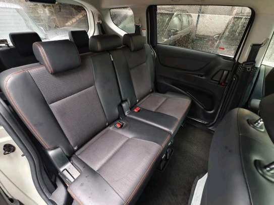 Toyota. Sienta hybrid white image 3