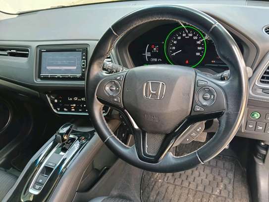 Honda Vezel Hybrid white 2018 2WD image 7
