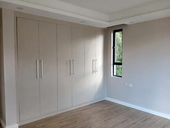 3 Bed Apartment with En Suite in Lavington image 11