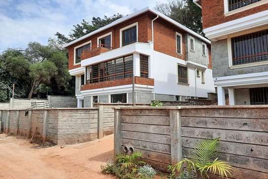 4 Bed House with En Suite in Spring Valley image 3