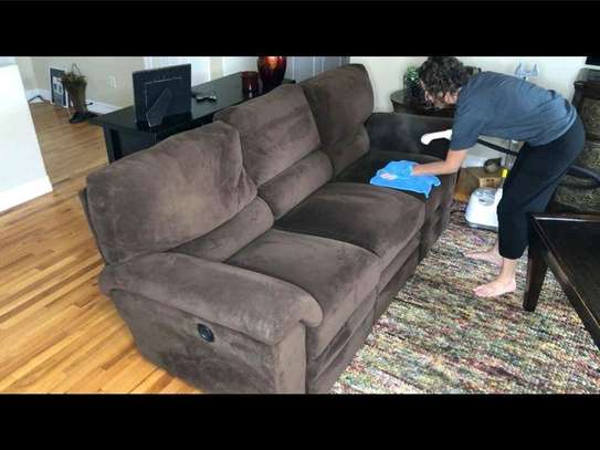couch cleaning image 1