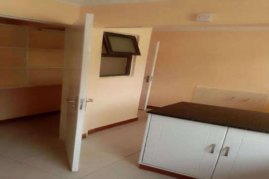 3 Bed Apartment with En Suite in Embakasi image 2