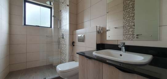 2 Bed Apartment with En Suite in Lavington image 19