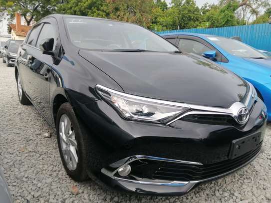 Toyota Auris image 2