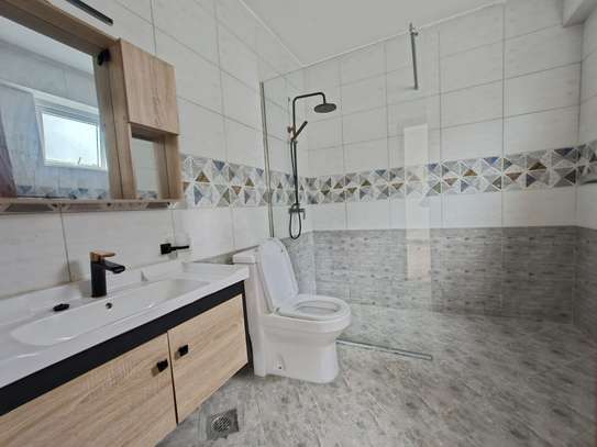 3 Bed Apartment with En Suite in General Mathenge image 7
