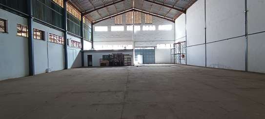 4,000 ft² Warehouse with Service Charge Included in Ruaraka image 2