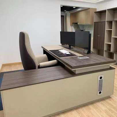 Office Desk: 1800mm Luxury Executive Office Desk image 2